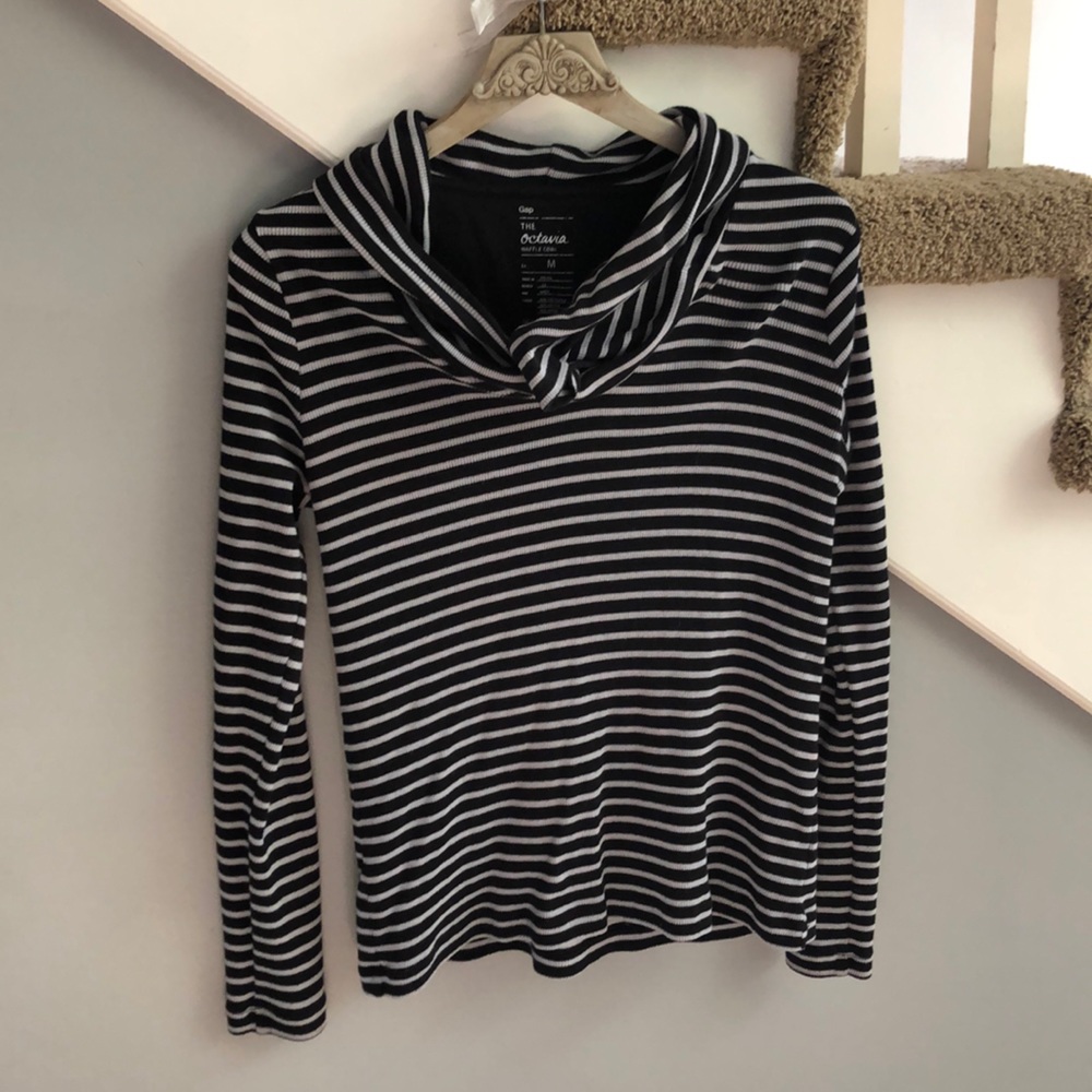 🔘◻️Gray & Black Striped Octavia Waffle Cowl